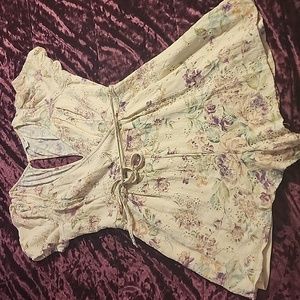 Junior American eagle Medium biege flower short romper is